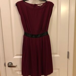 BB Dakota Size 4 Maroon Dress